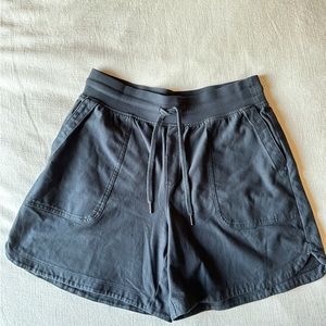 Athleta Farallon Midi Short - Black